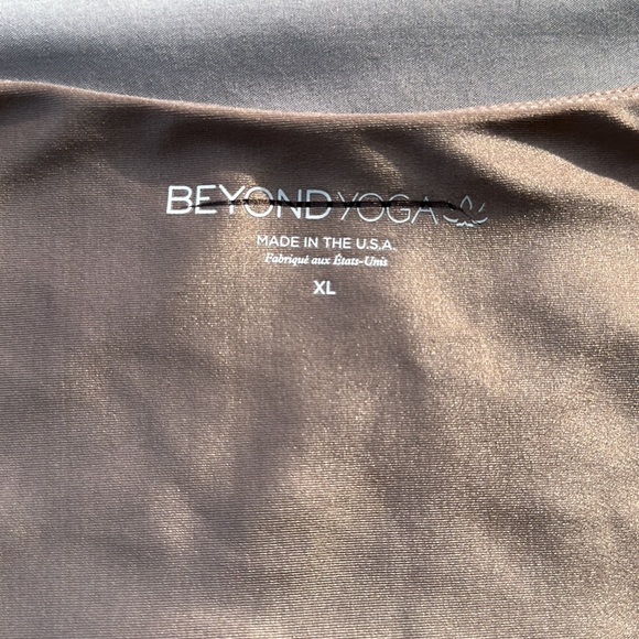 Beyond Yoga Women’s Square neck cropped tank top built in bra Cocoa Brown XL - Picture 3 of 10